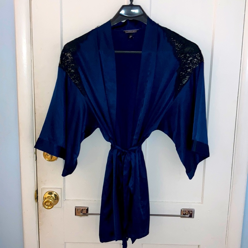 VICTORIA’S SECRET Satin & Lace Kimono Robe